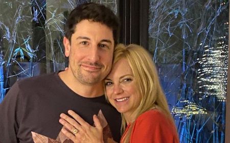 Anna Faris is married to Michael Barrett